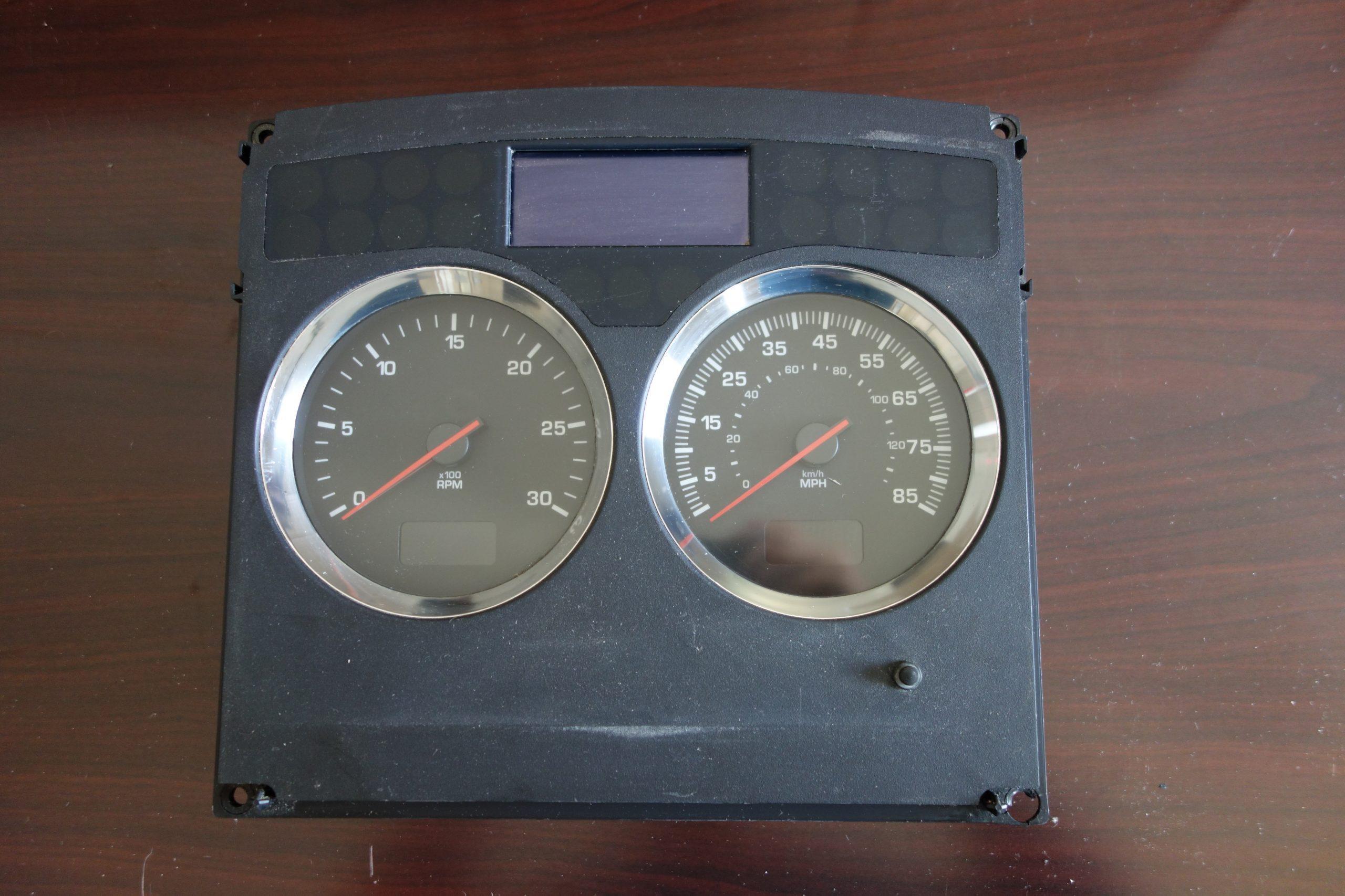 Kenworth T660 T800 W900 Speedometer Odometer Instrument Cluster Q43
